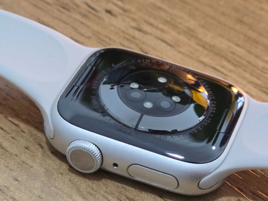 Apple Watch Series 7 (NIKE) 40mm icloud