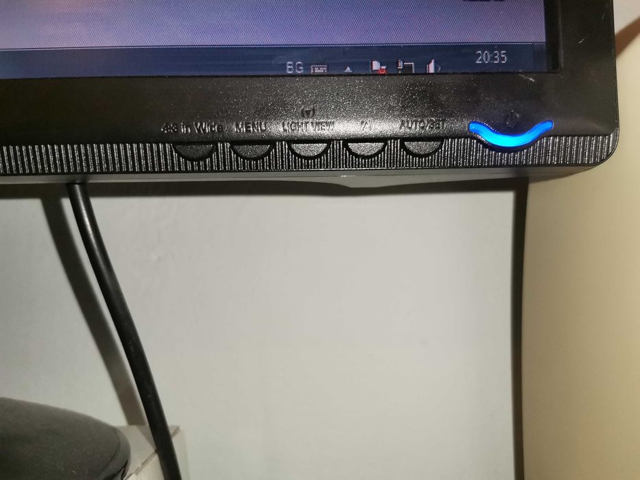 Продавам монитор LG Flatron W2234S.