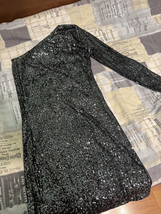 Черна рокля с пайети