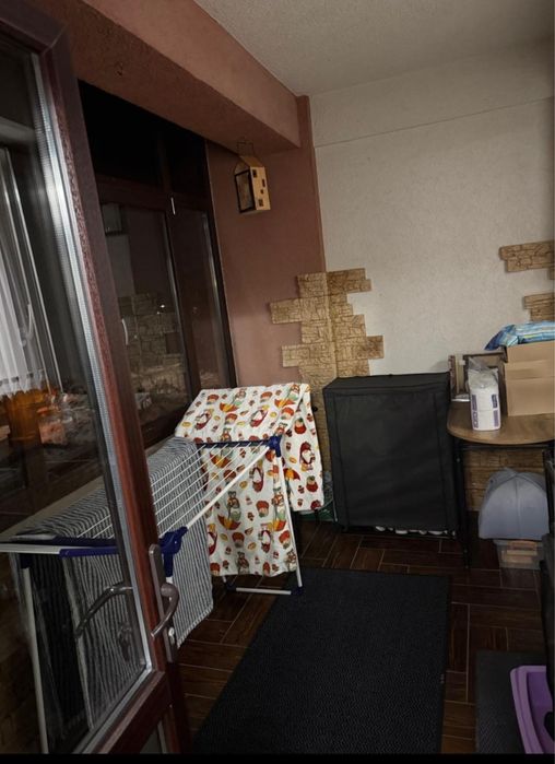 Vând apartament,zona teatrul Vasilache,zonă de case