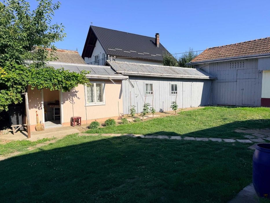 Casa cu anexe gospodaresti, livada si gradina
