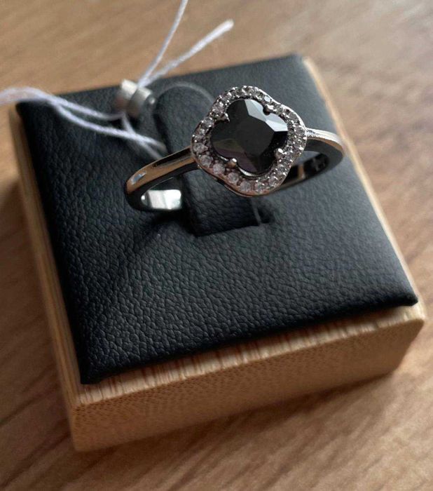 Ново сребърно пръстенче с инкрустации от фианити – проба 925