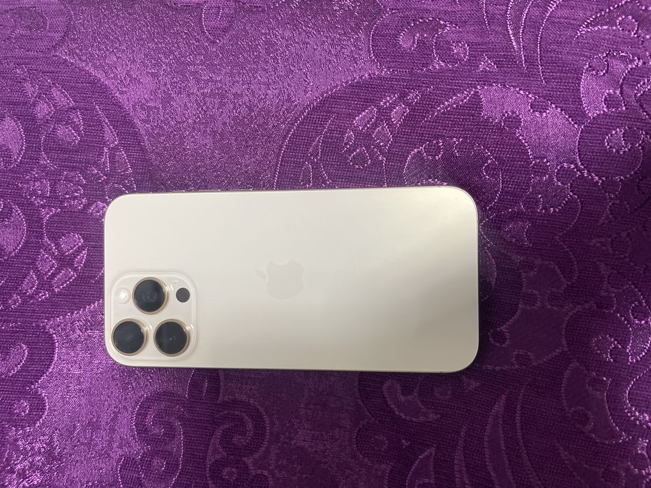 Айфон 16 про макс почти новый