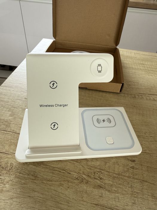 Wireless зарядно за Айфон телефон, слушалки и часовник