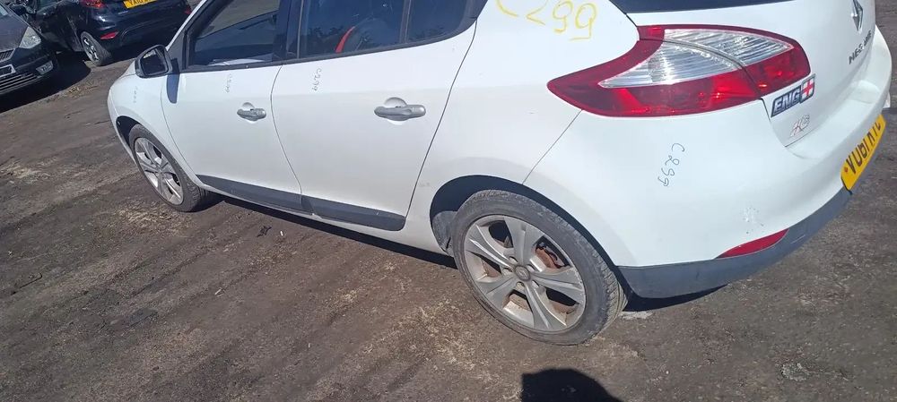 Dezmembrari / Dezmembrez Renault Megane 3 1.9 F9Q cutie viteze ND4(001) cod culoare OV369 - ICE WHITE BC