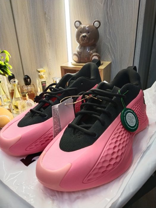 Adidas кроссовки.