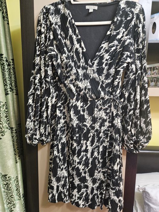 Rochie H&M nouă, mărimea M, potrivită si ptr L