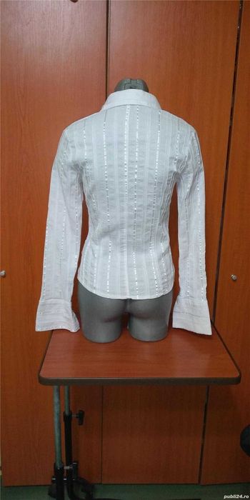 Camasa Dama, alba deosebita, decoltata si cambrata, maneci lungi