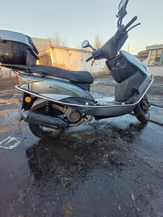 Продам скутер новый