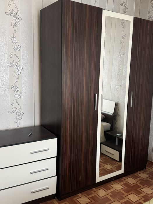 Гардероб със скрин