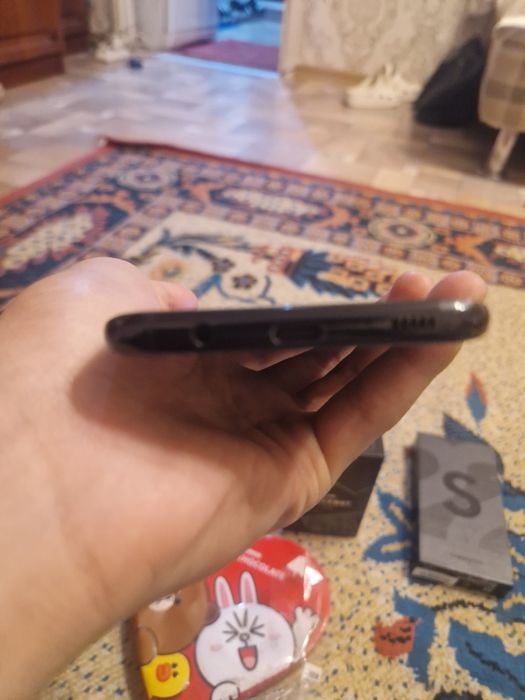 Продаю самсунг с 8 плюс