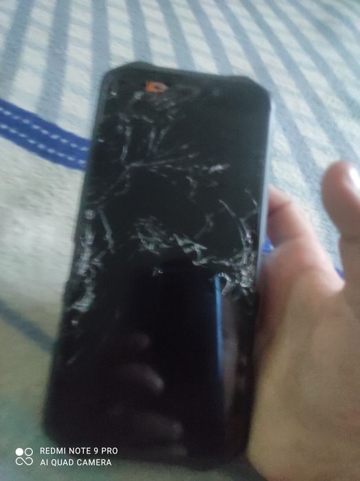 Продам  оригинальный телефон на запчясти