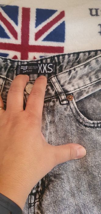 Blugi moderni foarte calitativi