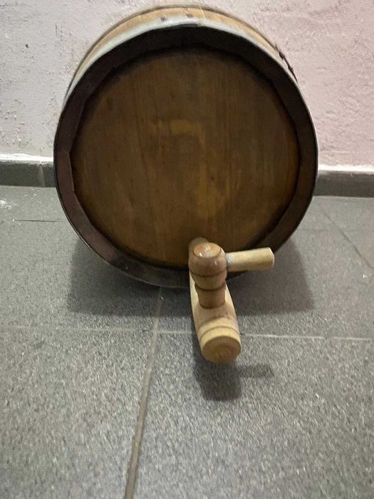 Vand butoi de lemn