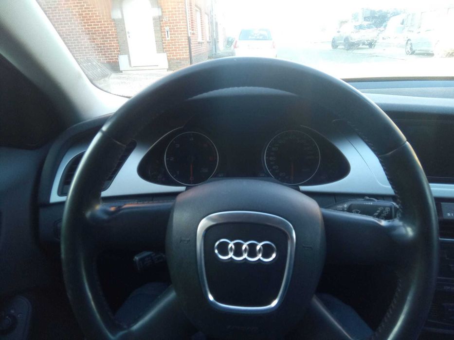 Audi A4,euro5,2009,motor 2l,disel,5 usi,culoare negru, 2 randuri de jante,2chei, 324000 km,masina ajunge di Belgia pe roti,este neinmatriculata