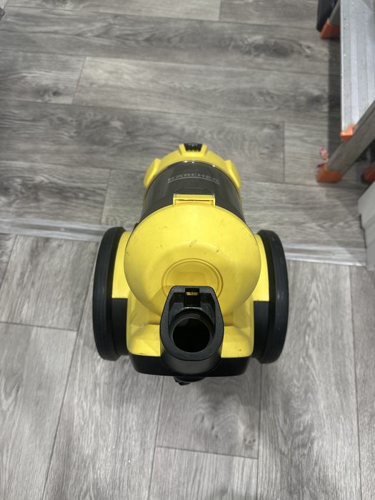 Продам на запчасти пылесос KARCHER