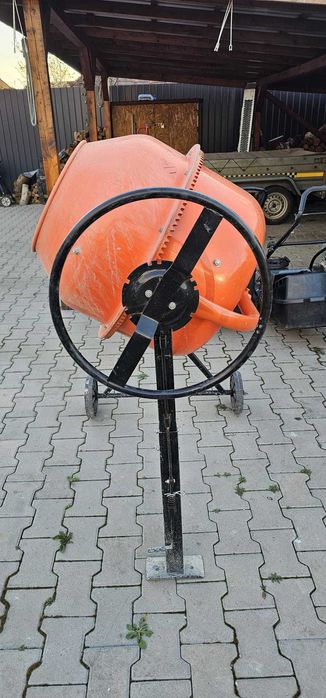 Betoniera 180 L pentru inchiriat