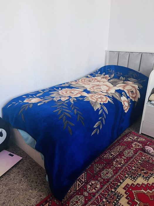 Кровать с матрасом