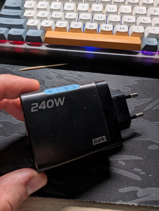 incarcator fast charge usb-c si usb-a