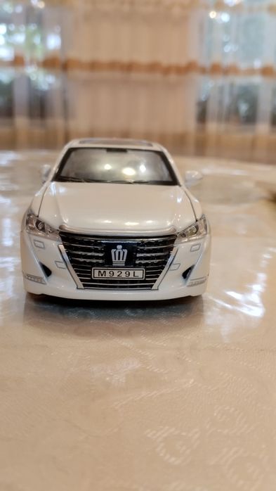 Продам Toyota Crown игрушку