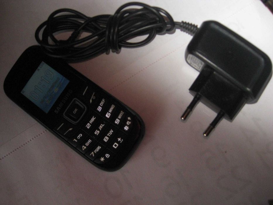 телефони      САМСУНГ  и  зарядни