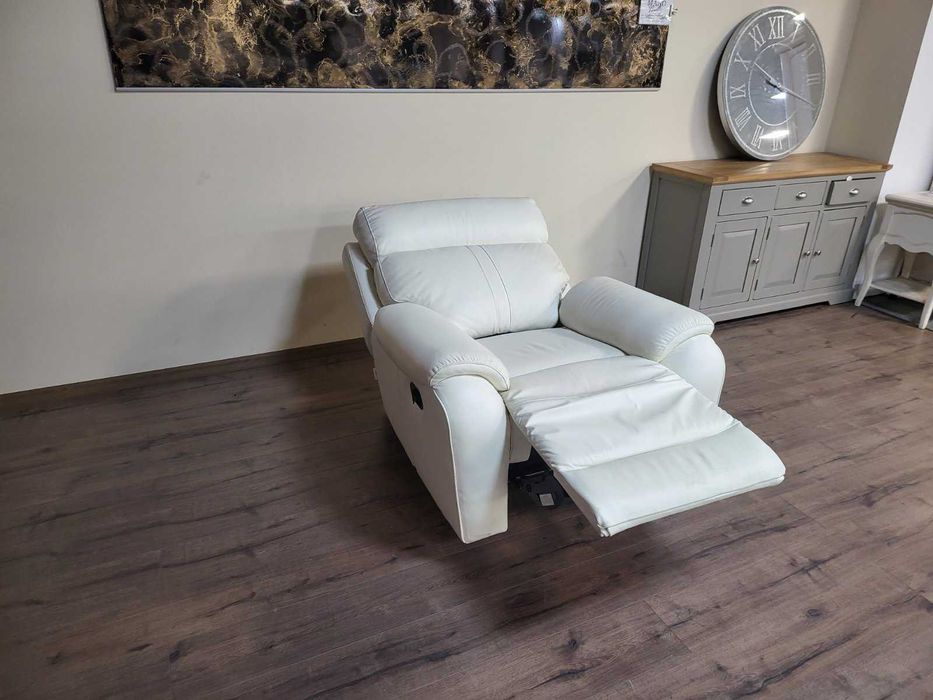 Светло кремав кожен фотьойл La-z-boy с ръчен релакс механизъм