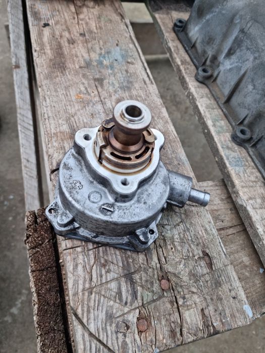 Pompa vacuum frana bmw seria 3 5 e60 e61 e90 523i N52B25A 177cp 325i