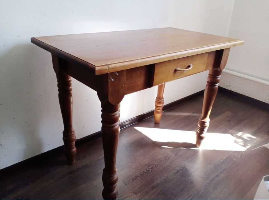 Продам стол дубовый