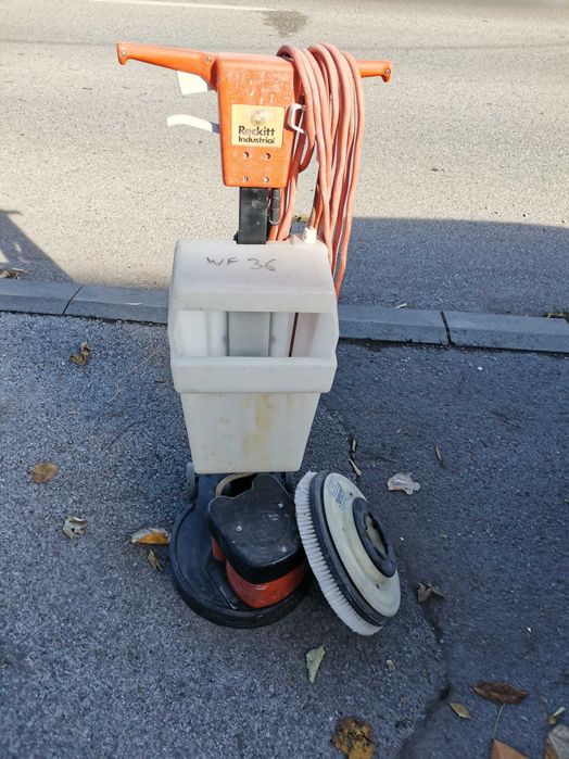 Подопочистващи машини