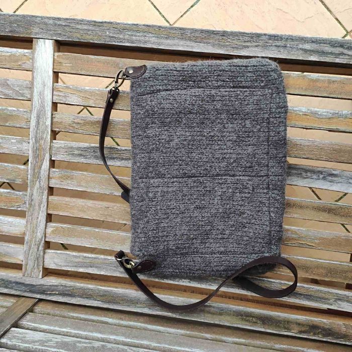 Стилна вълнена чанта с кожена дръжка, ръчно изработена