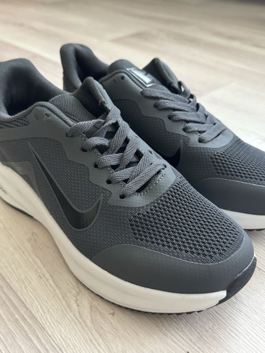 Новые кроссовки Nike