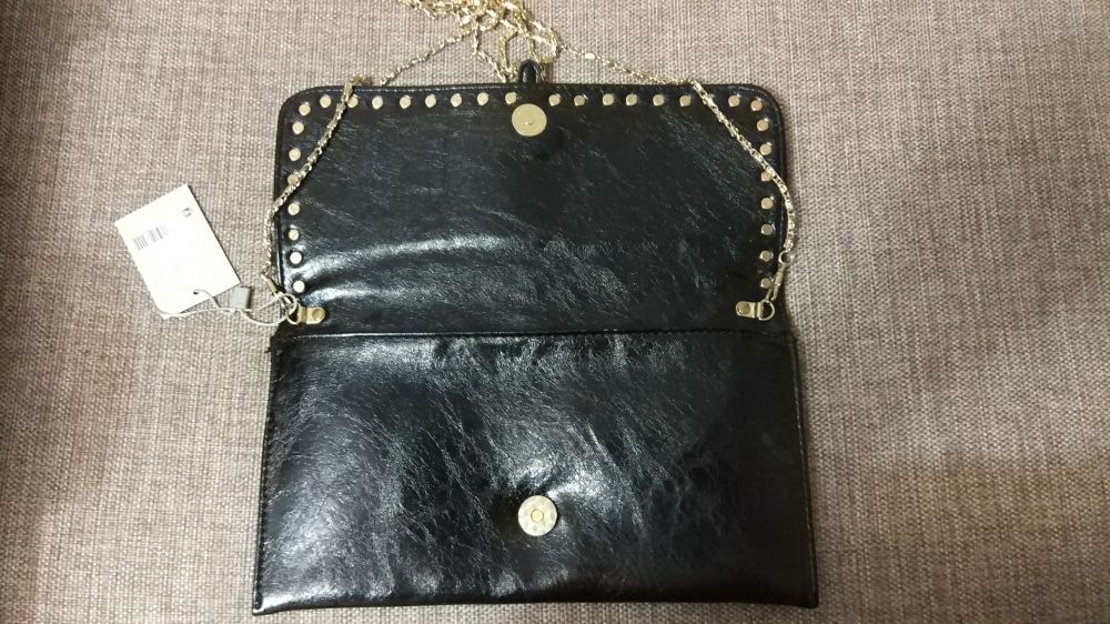 Клатч от известной сети магазинов "Кари" Москва. Новый. 26х13,5 см.