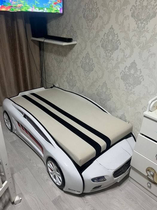 Детская кровать тачка