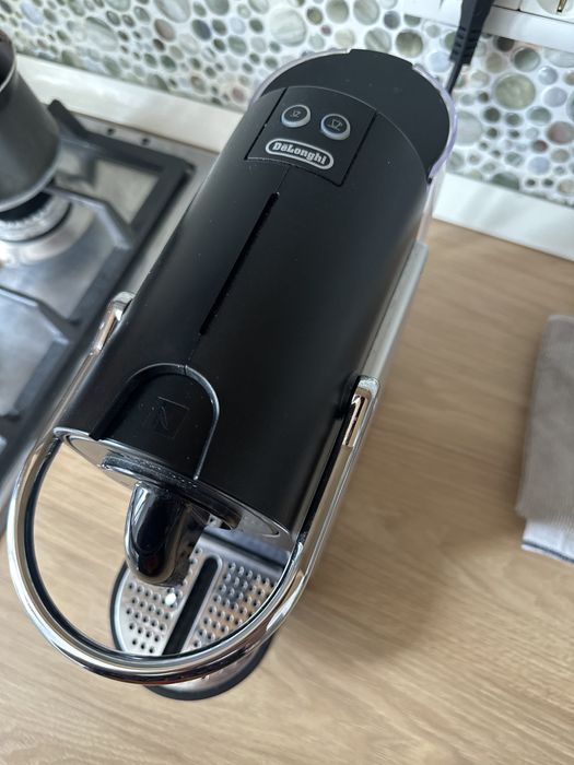 Espressor Nespresso Pixie by DeLonghi