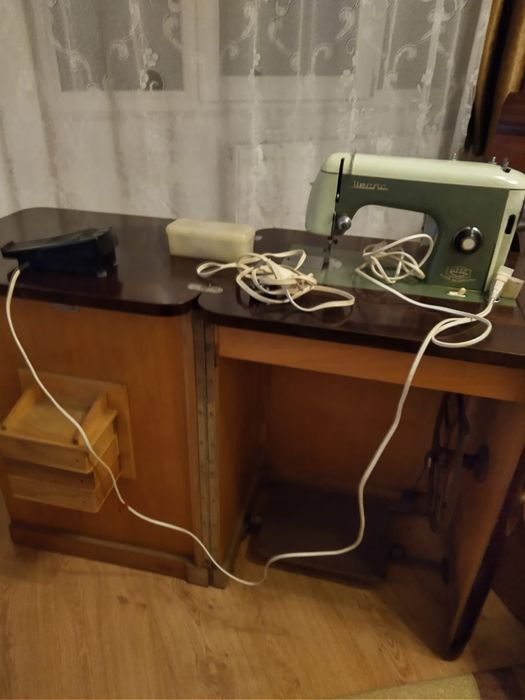 Mașină de cusut  electrica