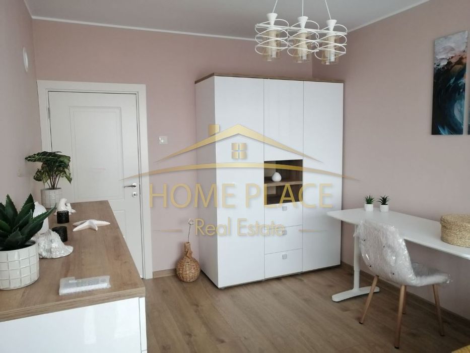 Тристаен апартамент, тухла, старо строителство – след основен ремонт,