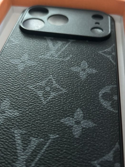 Husa LV Iphone 17 pro max