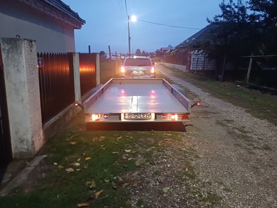 Vand remorca de 2000kg