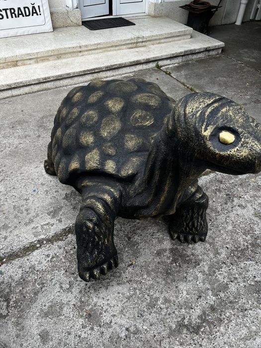 Statuie testoasa uriasa