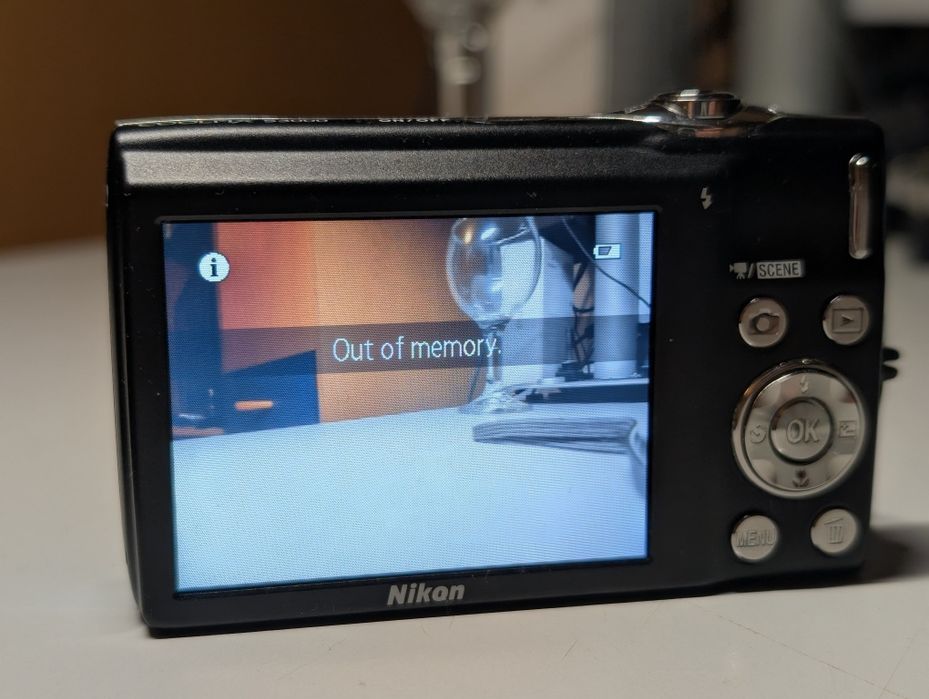 Apart Foto Nikon S3000