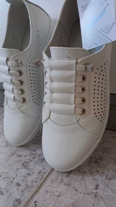 Обувки Xcess-нови