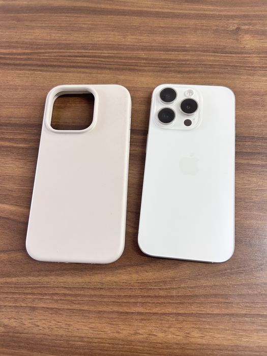 Vand iphone 15 pro alb 256 gb impecabil