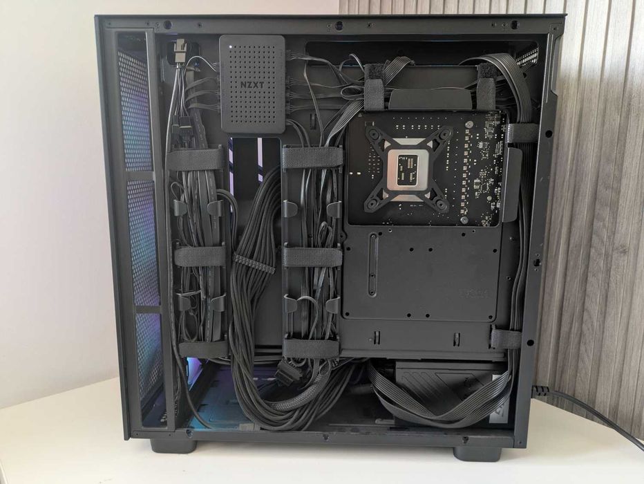 Геймърски компютър RTX 4080, i7-13700K, 32GB DDR5