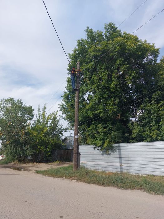 Электрик высоковольтник, на столбах,