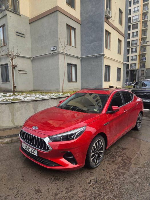 Jac j7 qizil rangda