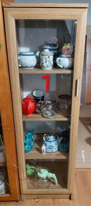 Шкаф  с стъкло 2 бр