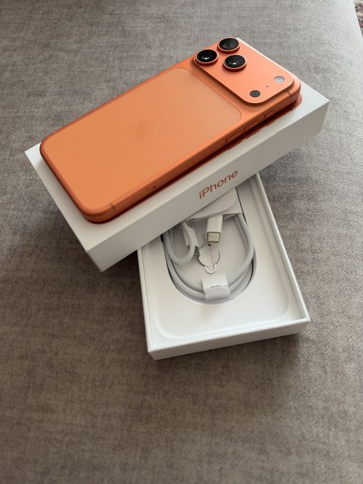 Продам Iphone 17 pro max 512 gb.