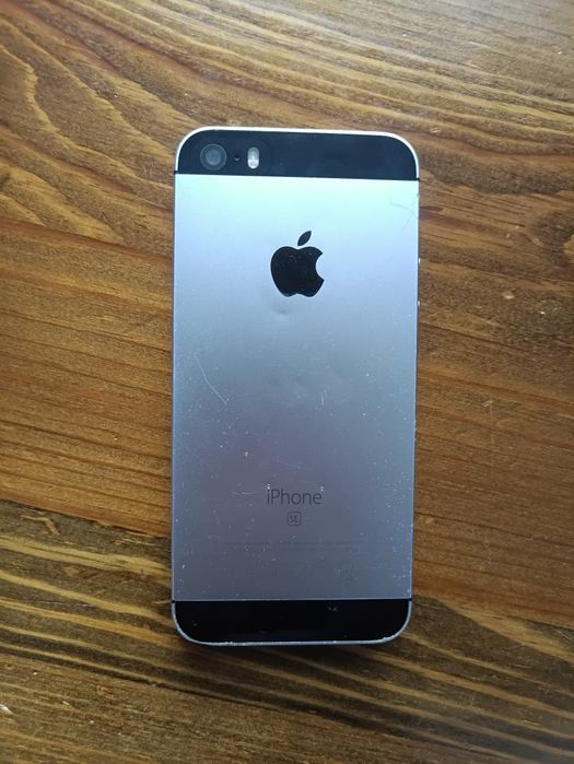 Продавам iPhon SE 2016