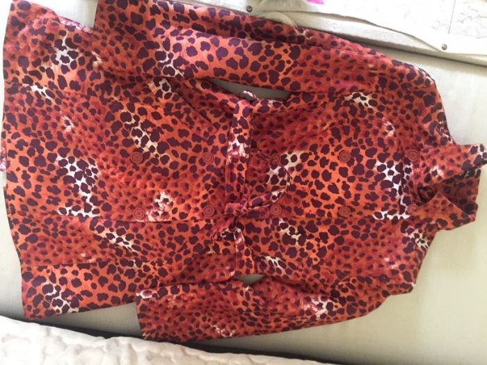 Продавам чисто нов шлифер марка BATTIBALENO