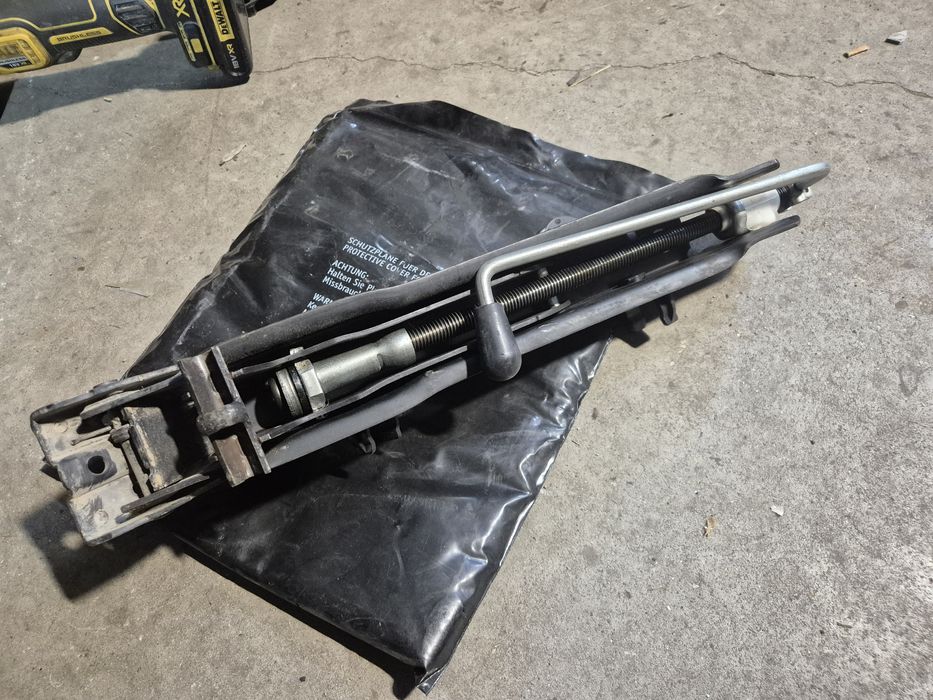 Крик Мерцедес МЛ W163 оригинален Mercedes ML W163